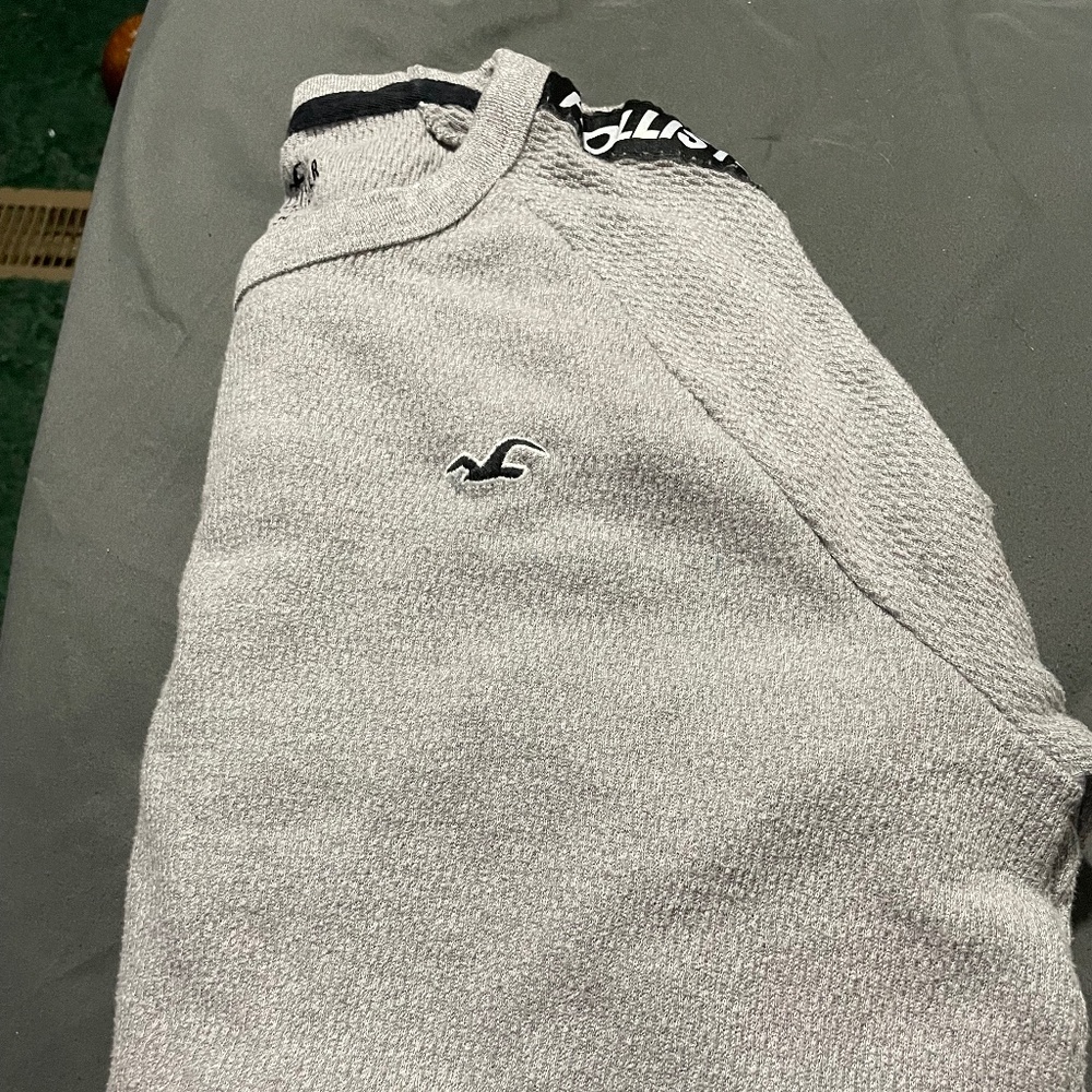Grey sweatshirt